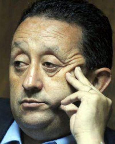 Jaque se defiende de las cr�ticas y pide al cobismo que no adelante la campa�a