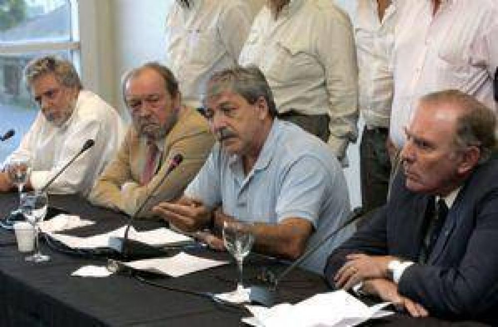 El campo no para y espera un llamado oficial