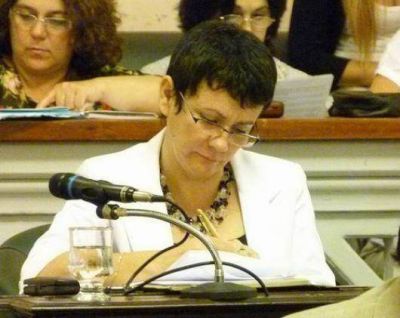 Dos mujeres radicales, titulares de comisiones