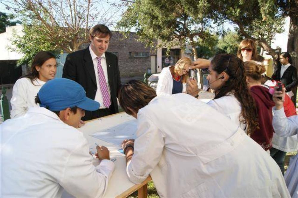 Luciani encabez� acto en la Casa de la Juventud