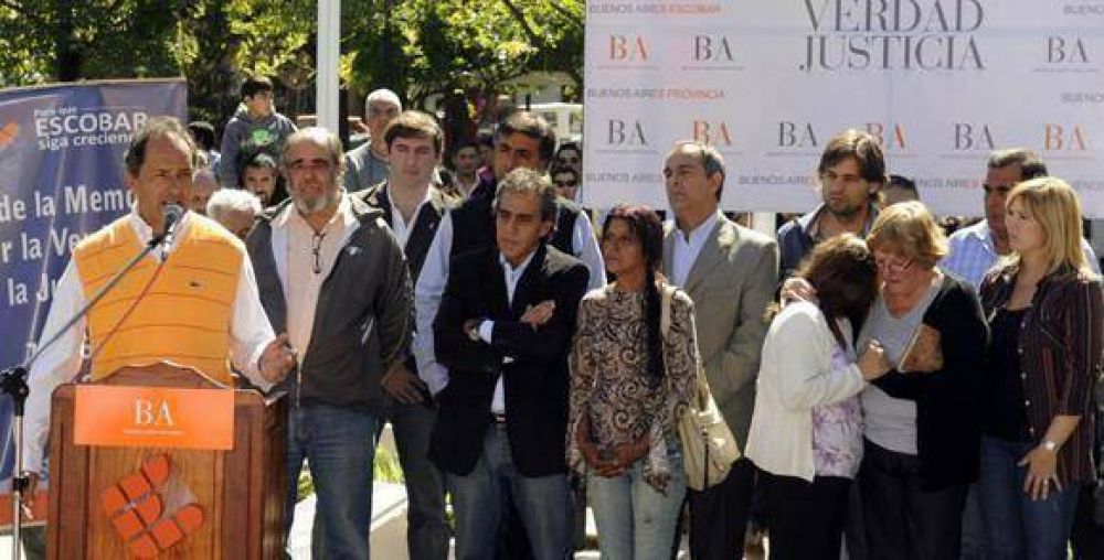 El gobernador Scioli encabez� el acto por el D�a de la Memoria en Gar�n