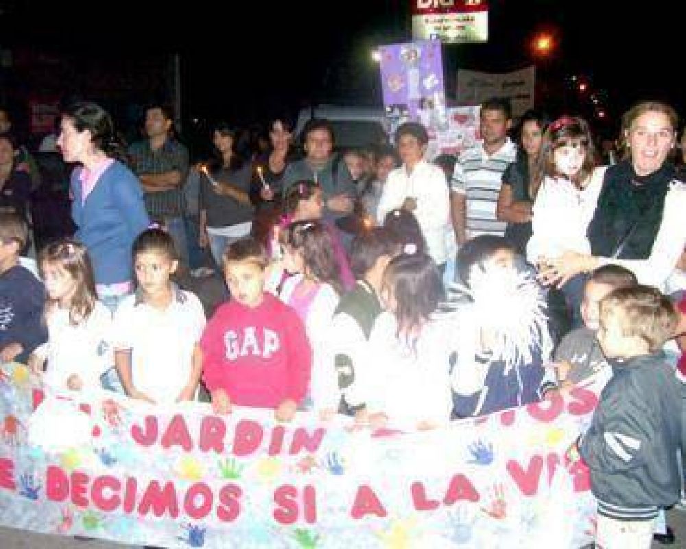 Realizaron la 2� Marcha de las Velas Blancas por la vida