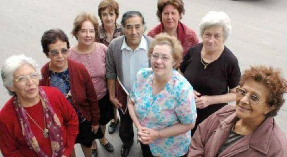Docentes jubilados cobran aumento este mes y estatales el pr�ximo