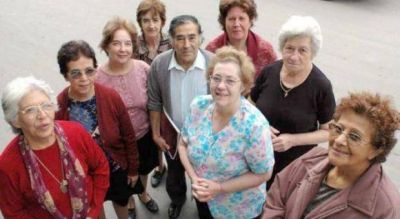 Docentes jubilados cobran aumento este mes y estatales el pr�ximo