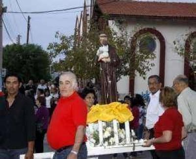 Clima ideal para que 100 fieles festejaran junto a San Antonio