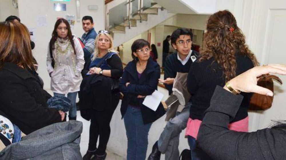 Di Pierro garantiz� la entrega de lotes al sector docente