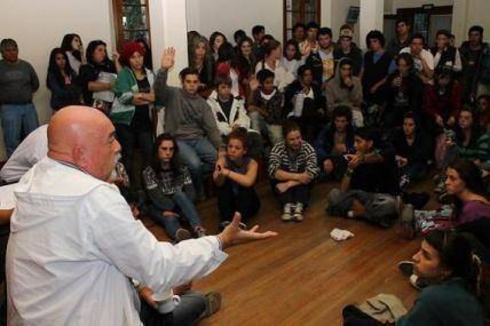 Estudiantes pidieron al Jefe de Gabinete que no aumente el boleto escolar