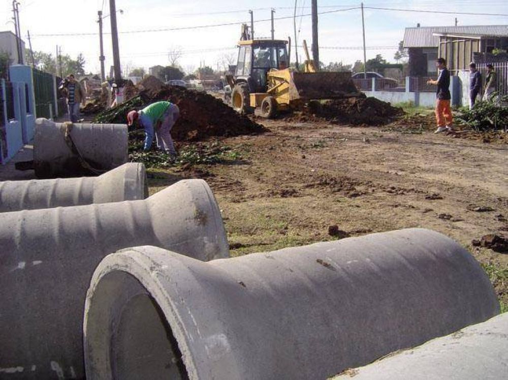 Avanzada en Derqui para conseguir agua y cloacas