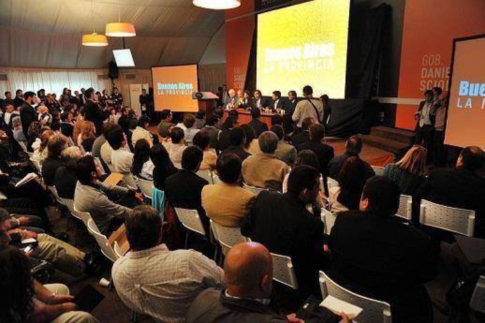 Alberto P�rez reuni� a 400 concejales de la Provincia