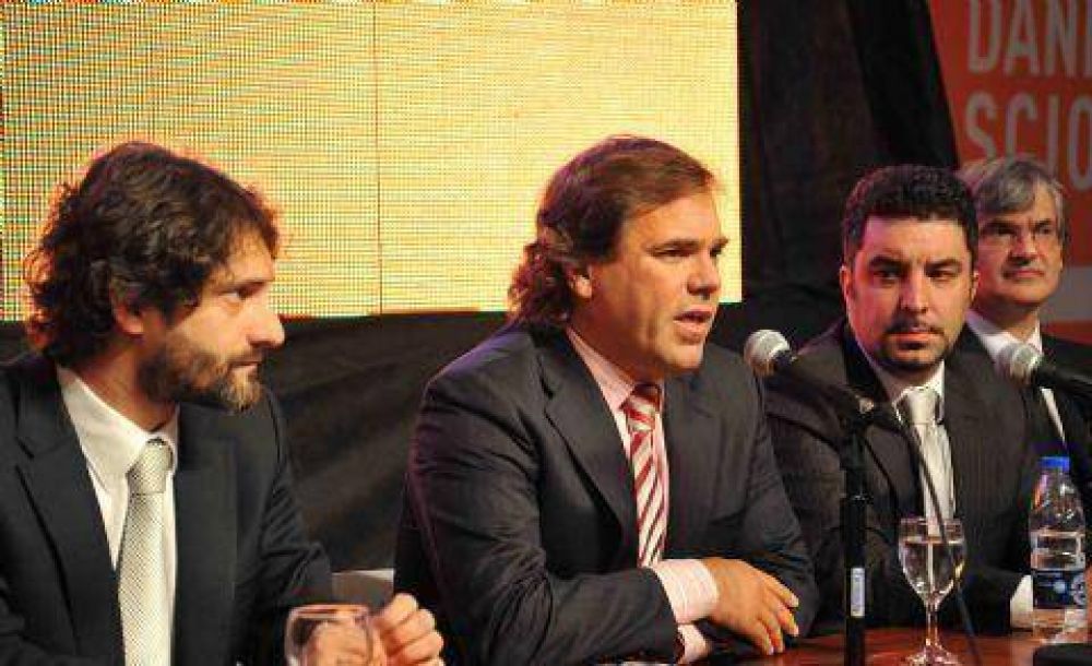 Alberto P�rez convoc� 400 concejales de la Provincia