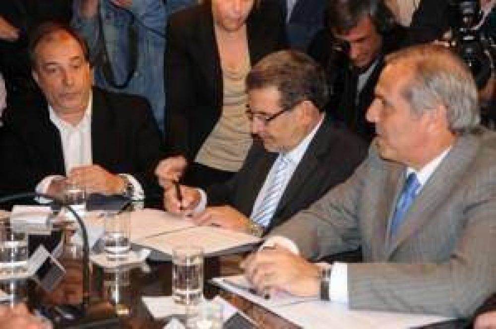La Rioja y otras nueve provincias firmaron con la Naci�n el acuerdo minero