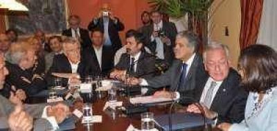 El modelo local, imitado por las provincias mineras