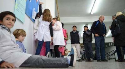 Buscan soluciones para 129 chicos sin clases