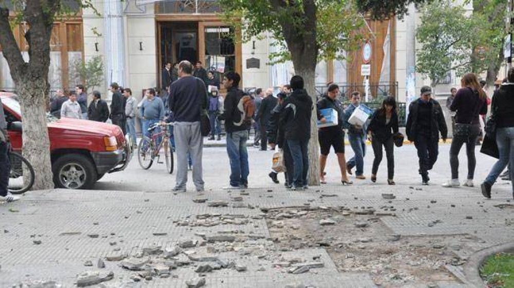 Destrozaron el edificio municipal de Trelew en una protesta piquetera