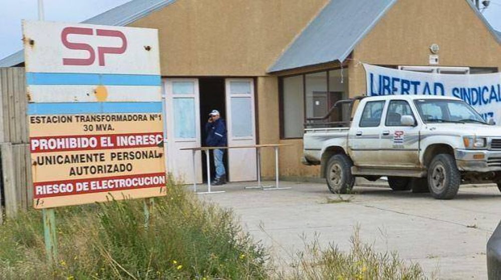 Vecinos de Caleta son rehenes de cortes de energ�a en medio de prolongada huelga