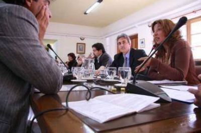 Rechazaron por unanimidad el veto de Casc�n a la ordenanza de ba�os qu�micos.