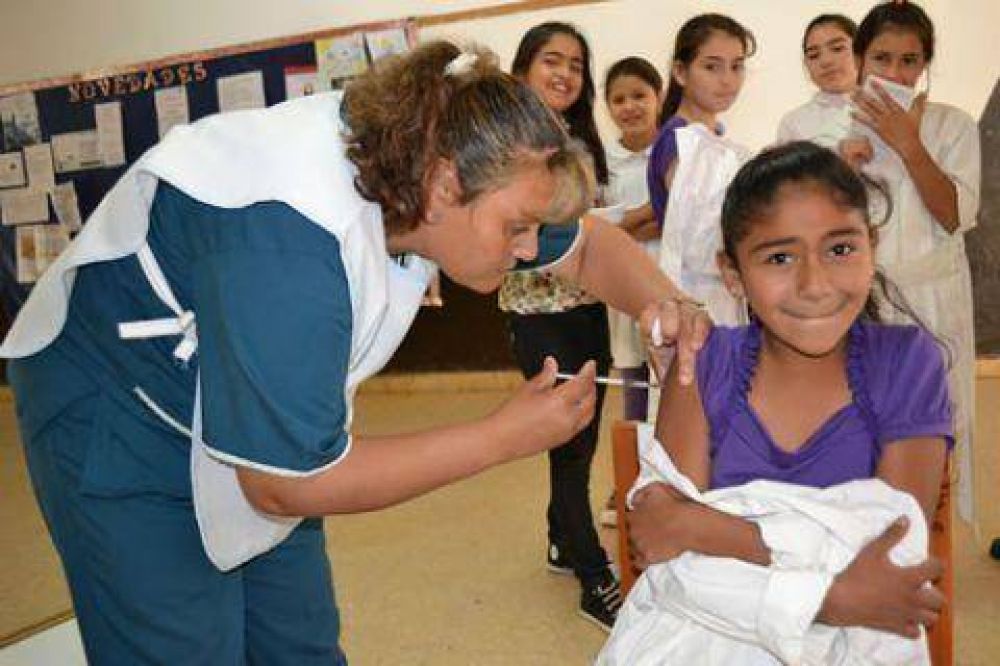 Aplican la segunda dosis de la vacuna contra el HPV