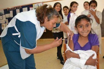 Aplican la segunda dosis de la vacuna contra el HPV
