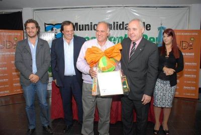 PTE. PER�N - El ministro Ferre visit� Guernica