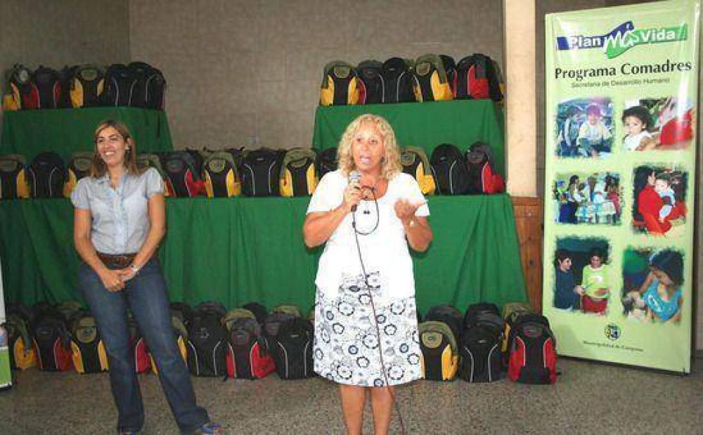 El municipio comenz� con la entrega de 1500 mochilas para los chicos de todos los barrios de Campana