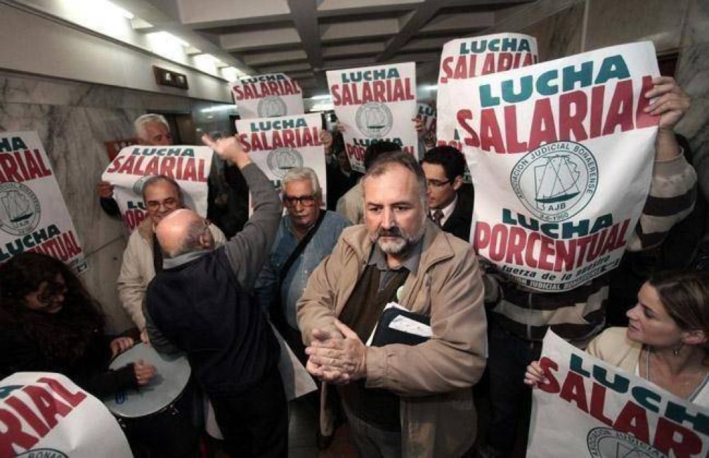 Trabajadores judiciales realizaron paro y movilizaci�n en Tribunales