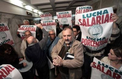 Trabajadores judiciales realizaron paro y movilizaci�n en Tribunales