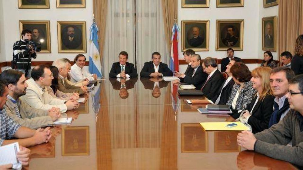 Docentes y gobierno ya tienen el temario para las paritarias