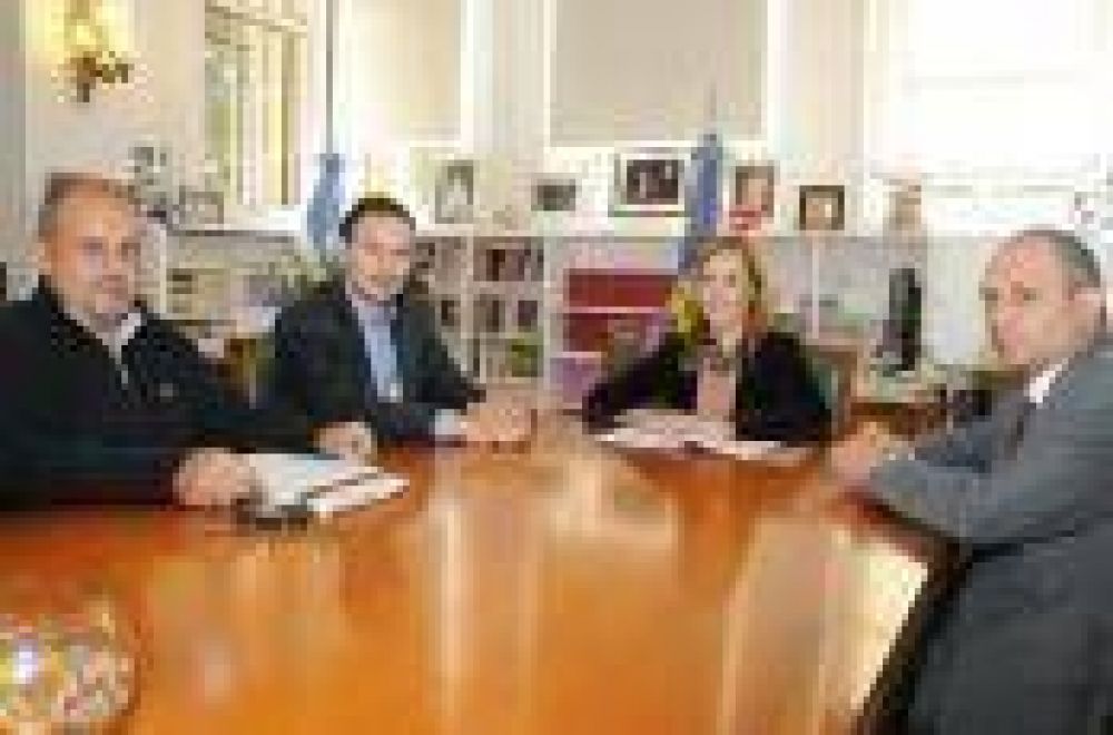 La Plata: Intendente Bruera gestiona la creaci�n de escuelas para el distrito