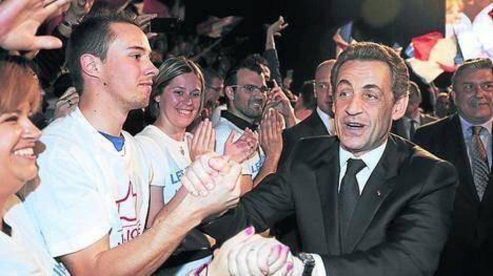 Sarkozy lidera los sondeos para la primera vuelta