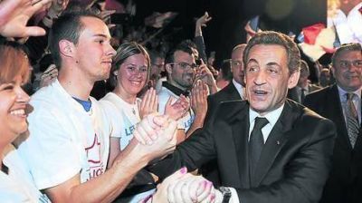 Sarkozy lidera los sondeos para la primera vuelta