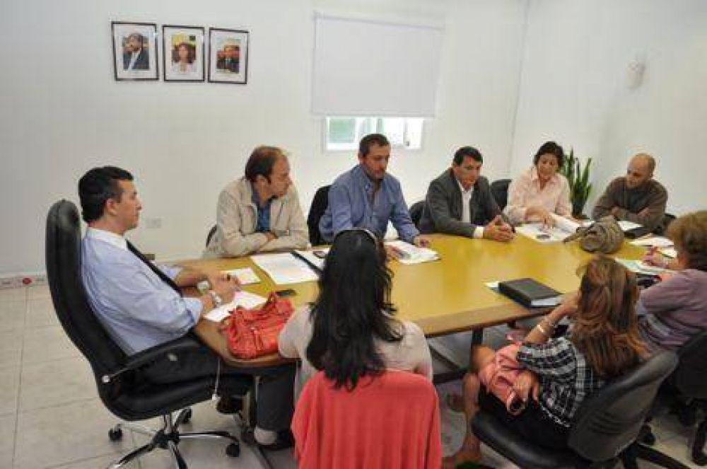 Aguilar asegura que el cobro de plus es �ileg�timo� y que existe �un fuerte consenso para su erradicaci�n�