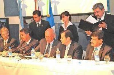 El gobernador firm� un acuerdo para la conformaci�n de un comit� interjurisdiccional