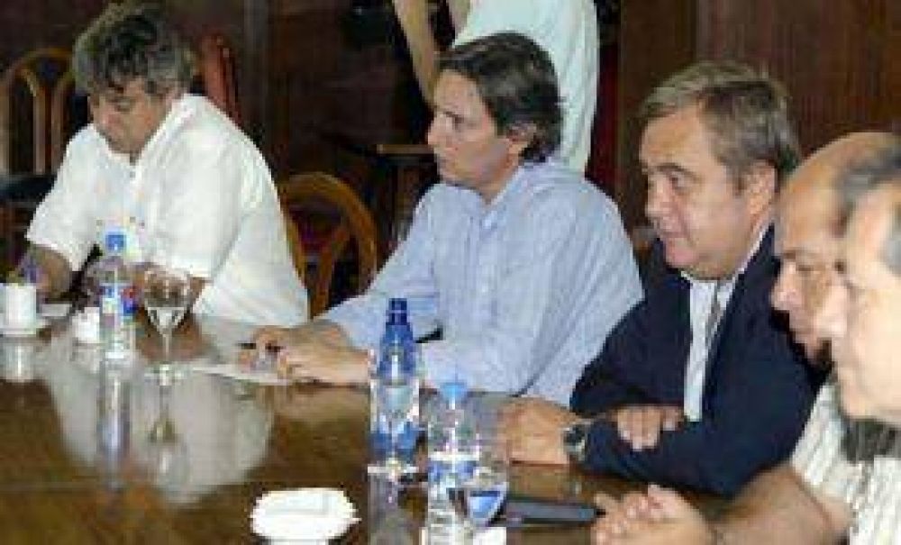 Preocupa a intendentes el atraso de fondos nacionales