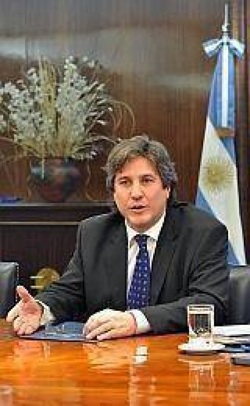 "La pol�tica de sustituci�n de importaciones defiende la producci�n nacional"