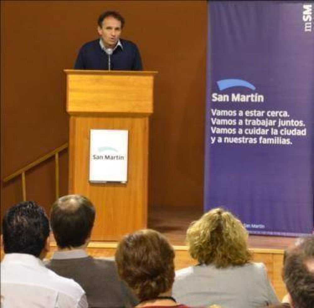 Katopodis encabez� una reuni�n de trabajo para presentar la primera etapa de los Corredores Escolares