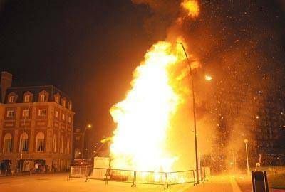 M�s de 45 mil personas vieron arder el monumento fallero