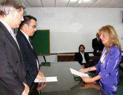 Jur� como juez de familia la Dra. Virginia Norzi.