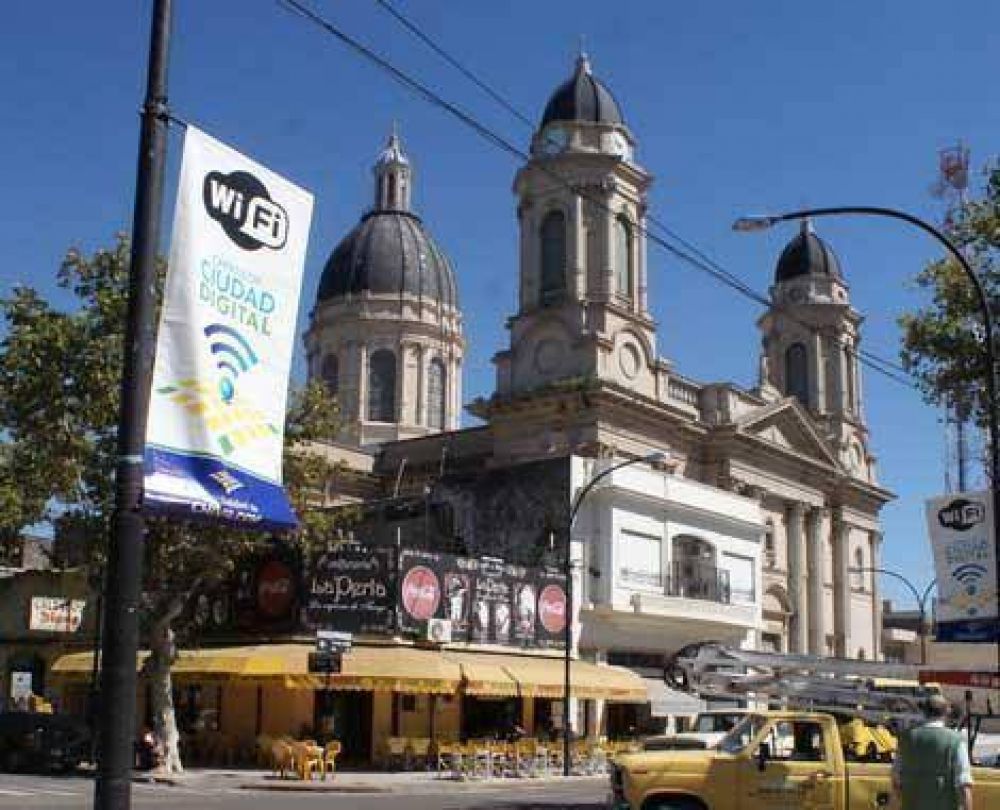 Se habilit� Internet gratuito y libre en la plaza 25 de Mayo