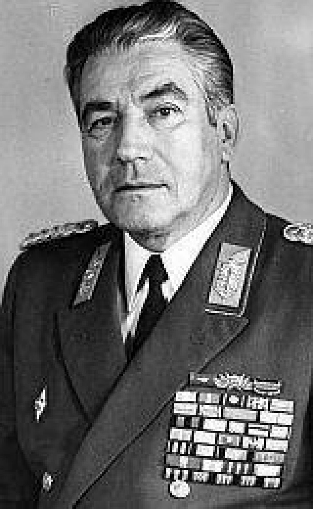 Org�as y alcohol para el jefe de la c�pula militar de la Alemania comunista