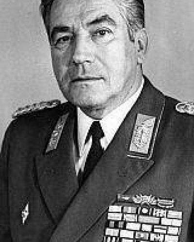 Org�as y alcohol para el jefe de la c�pula militar de la Alemania comunista