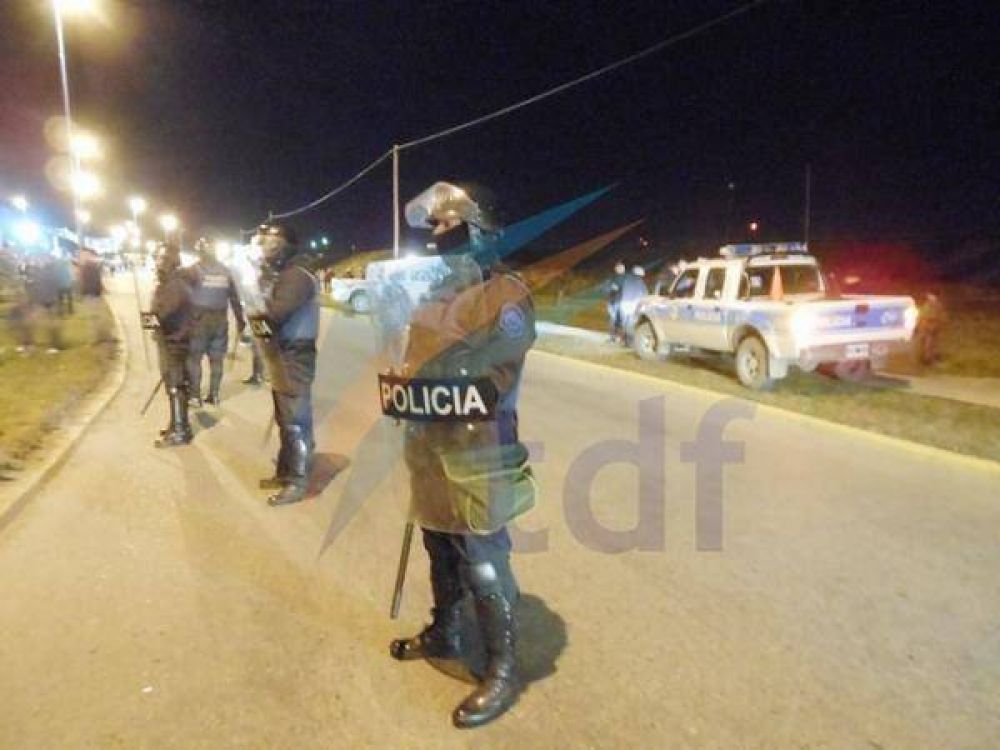 Dos apu�alados y seis menores demorados por batalla campal durante la Vigilia