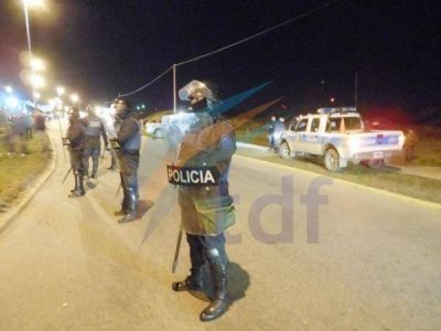 Dos apu�alados y seis menores demorados por batalla campal durante la Vigilia