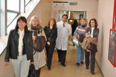 Autoridades de Salud recorrieron el hospital de Ushuaia junto a las hijas del ex Gobernador �Ernesto Campos�
