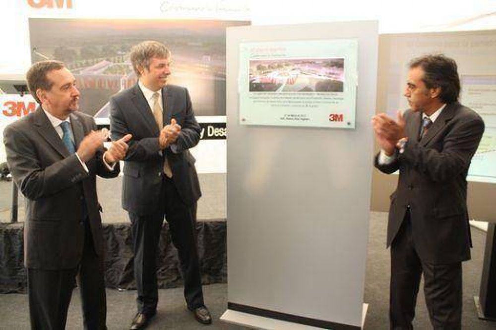 Sandro Guzm�n asisti� al lanzamiento de un nuevo Centro de Investigaci�n Tecnol�gica en Gar�n