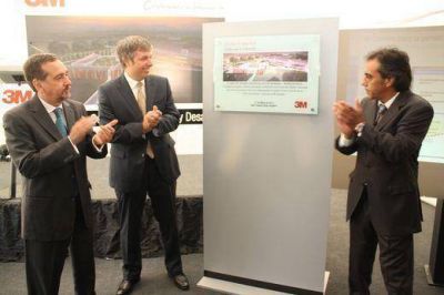 Sandro Guzm�n asisti� al lanzamiento de un nuevo Centro de Investigaci�n Tecnol�gica en Gar�n