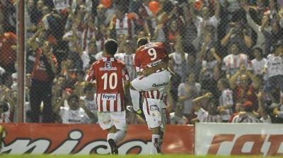 Instituto le gan� a Defensa con un golazo de Gagliardi y sigue arriba