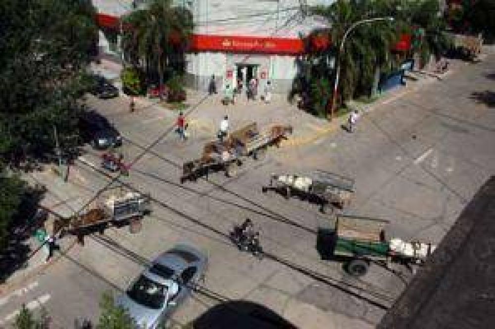Resistencia sufri� ayer otro caos por piquetes. La polic�a s�lo evita que corten la peatonal   