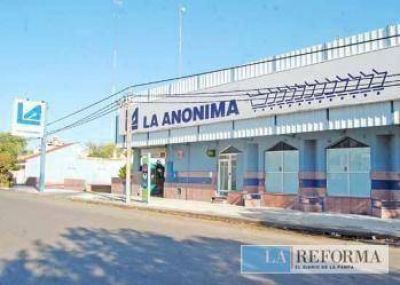 Los grandes supermercados no abrieron al p�blico