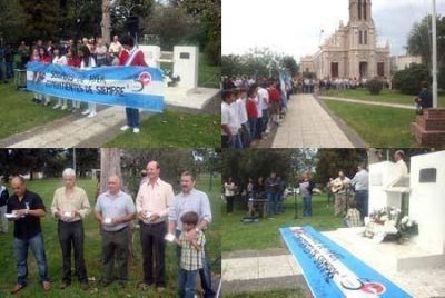 Sentido homenaje en el Monumento a los Ca�dos