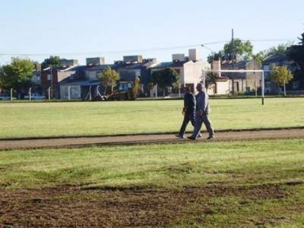 Reparan la pista de atletismo